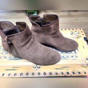 Skechers Brown Suede Booties Foam Custion 9